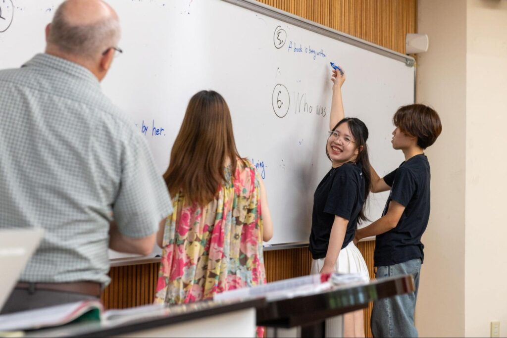名古屋商科大学、実践的な英語の受動態をトラブル解決で学ぶ授業を実施